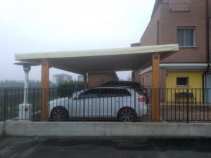 Cover auto in legno di abete lamellare copertura in bambu' e telo in pvc