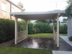 Gazebo in legno di abete lamellare sbiancato e grigliati lineari coperture  in bambù e telo pvc pavimento galleggiante in ipé