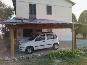 Porticato in legno di abete lamellare con copertura in perlinato di abete e guaina predisposto per impianto fotovoltaico