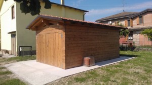 Garage in opera a telaio struttura in lamellare rivestimento in perlinato spessore mm 42